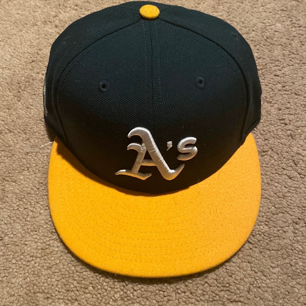 Snap back hat